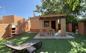 Casita para 2 personas con jardín privado y piscina compartida